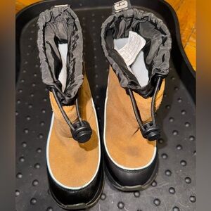UGG 10C